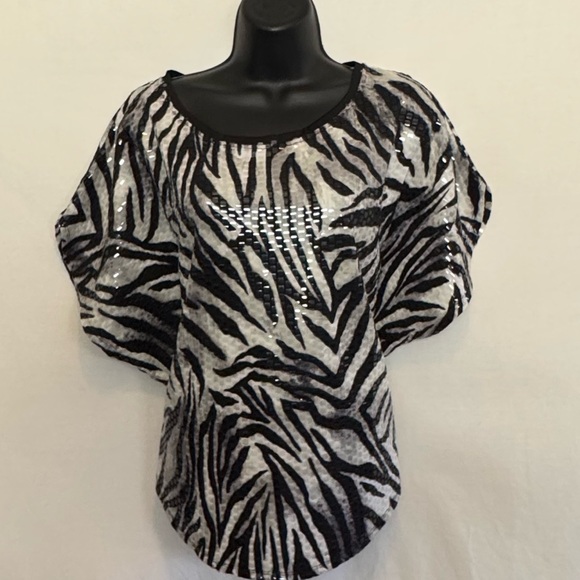 D-125 New Directions Black & White Animal Print Sequin Short Sleeve Blouse Sz PS - Picture 1 of 14